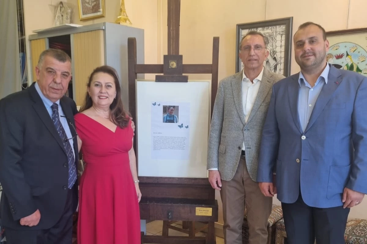  “Mavi Kelebek” mozaik sergisi Paris’te sanatseverlerle buluştu